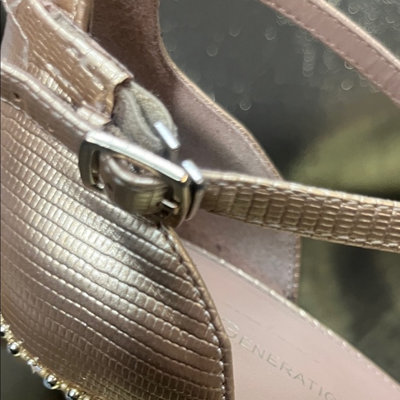 ✨💛 BCBGeneration Gold Metallic Cross-Strap Pointed-Toe Heels 💛✨ - Picture 8 of 11